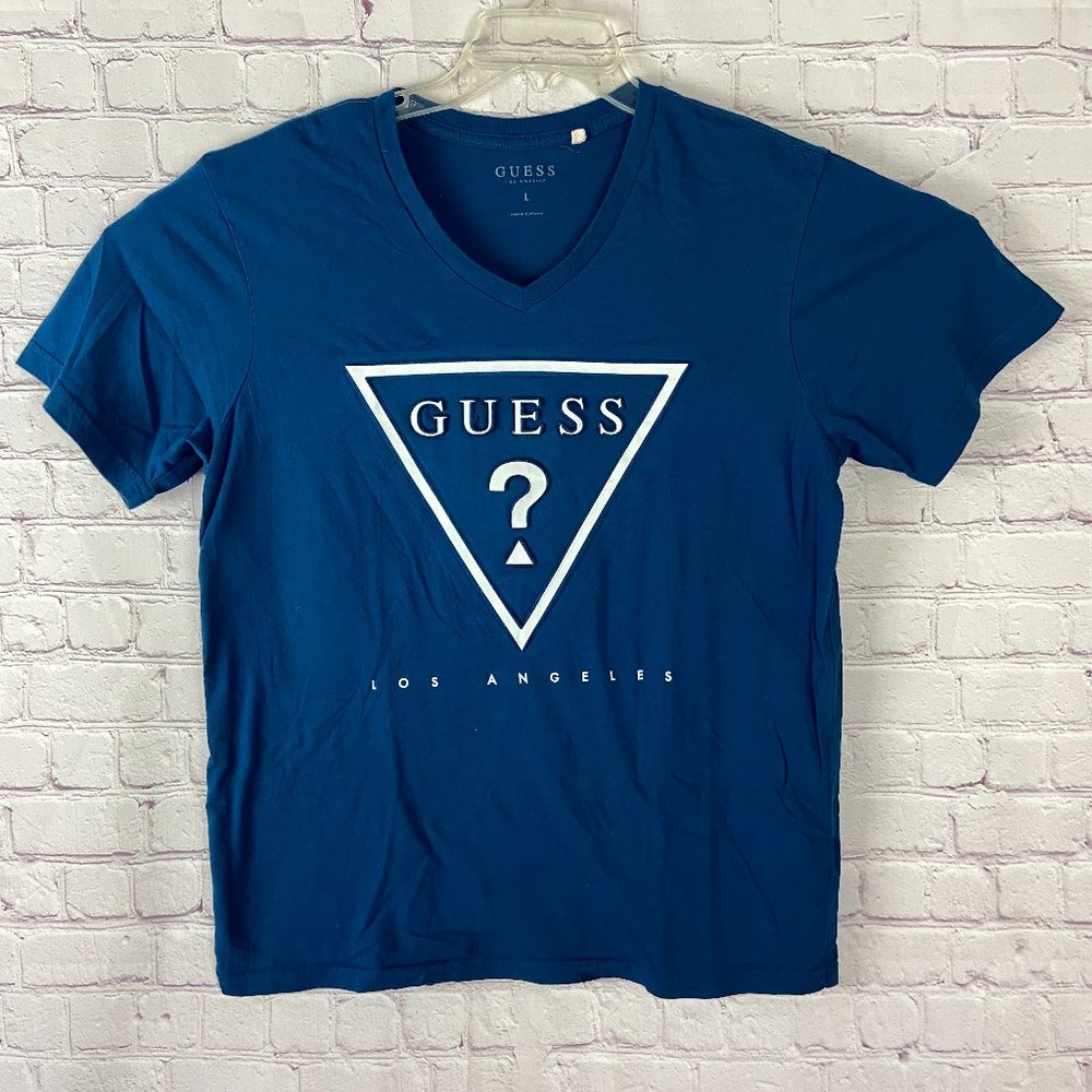 Guess Men's Blue Short Sleeve and V-neck Graph Tee. Size: Large